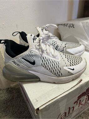7 big kids Nike Air Max 270 White and Black Mesh Sneakers